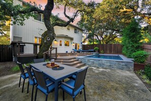 House (4 Bedrooms) | Front of property