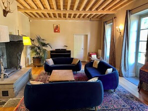 Interior - New! Family home surrounded by nature, close to lakes and volcanoes. (Romagnat)