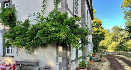 New! Family home surrounded by nature, close to lakes and volcanoes.