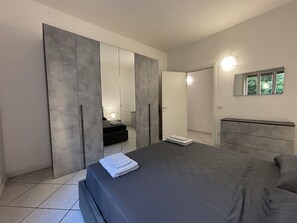 3 chambres, coffres-forts dans les chambres, bureau