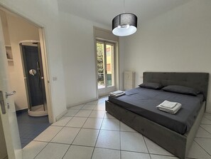 3 habitaciones, caja de seguridad en la habitación y escritorio