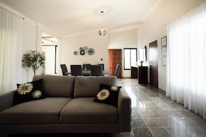 Smart TV - Elegant and comfortable house in Colonia Reforma, just 5 min from downtown Oaxaca. (Oaxaca de Juárez)