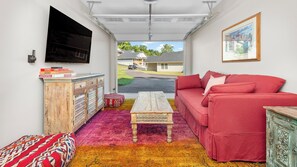 Interior - Little Sycamore Duplex by Avantstay Sleeps 20 w/ Private Patio 6 Minutes to Downtown Asheville (Asheville)