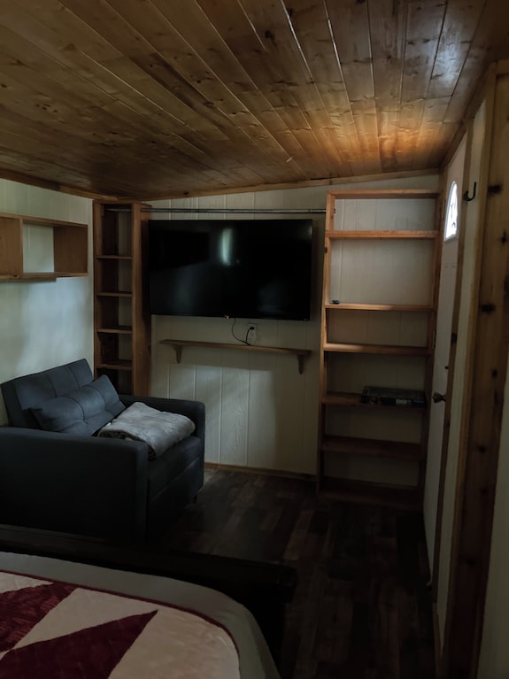 Talmage's 12 Acre Wood - The Cabin - Eureka Springs