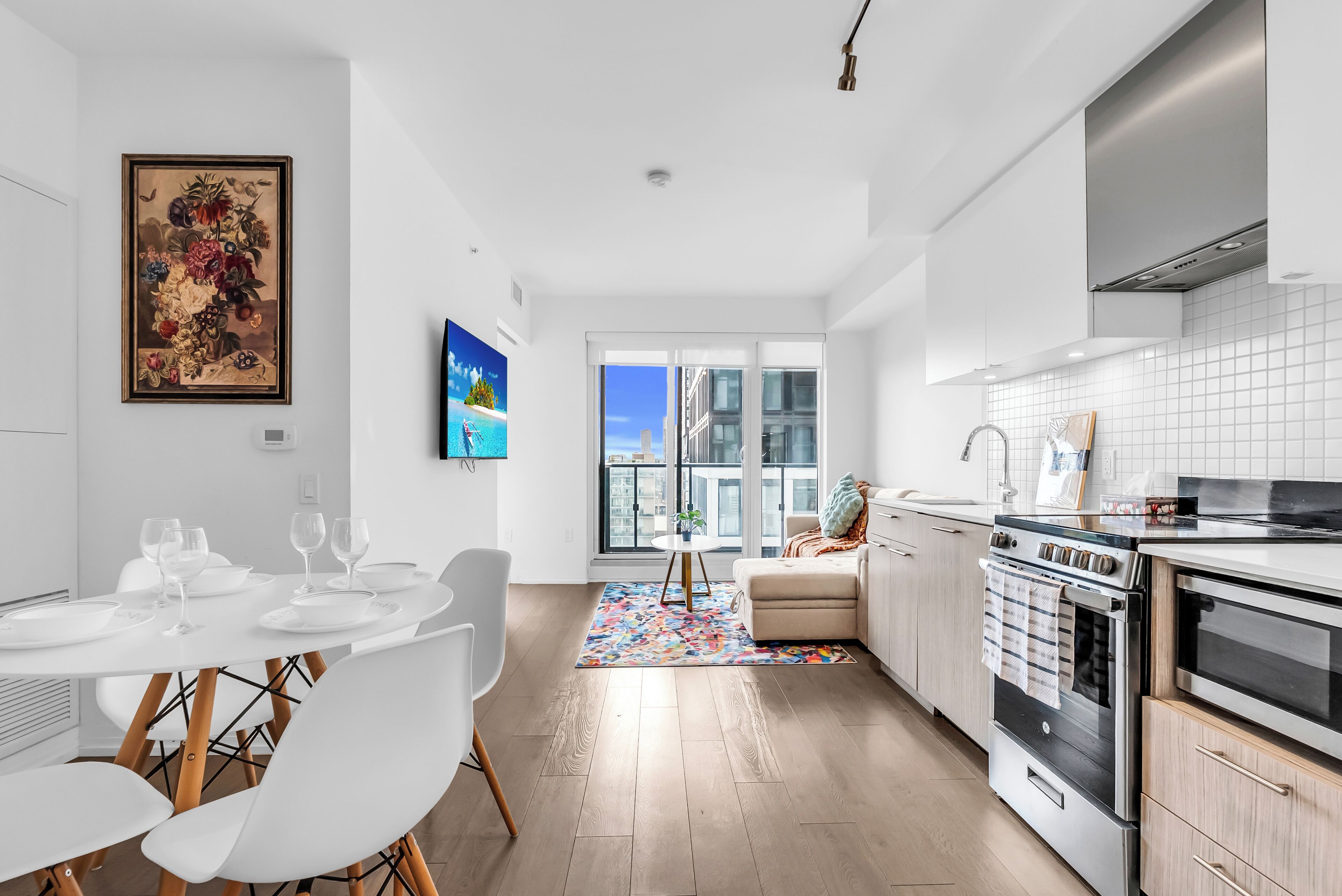 55 インチのLED テレビ (デジタル放送視聴可)