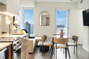 Luxury Apartment | Living area | 55-inch LED TV with digital channels - Toronto skyline suites (Toronto)