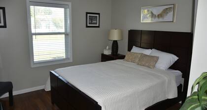 Relaxing 3 bedroom rancher minutes to outlets and beaches