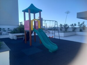 Apartament Deluxe, vistes al mar | Zona infantil