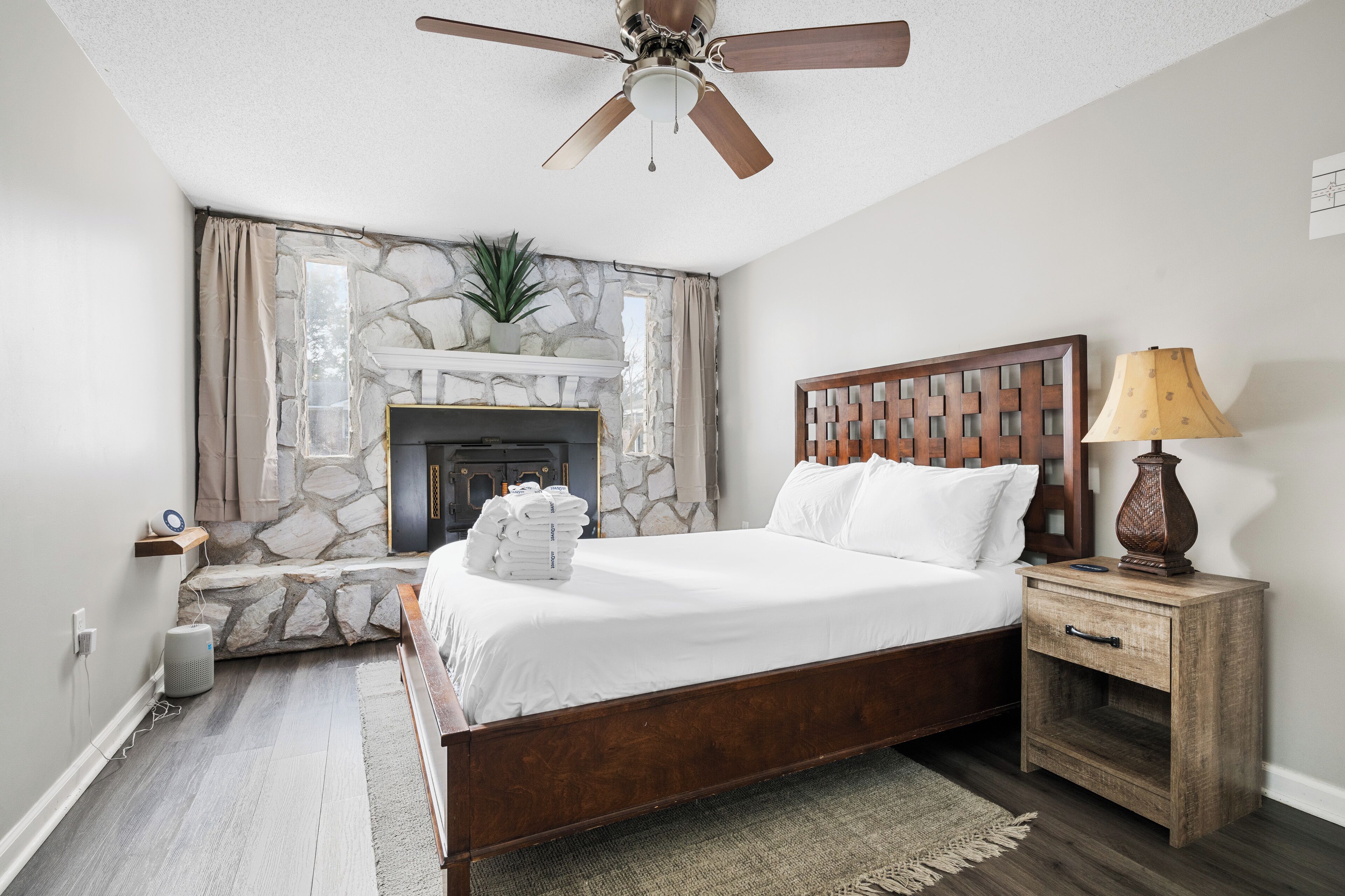 4 bedrooms, iron/ironing board, internet