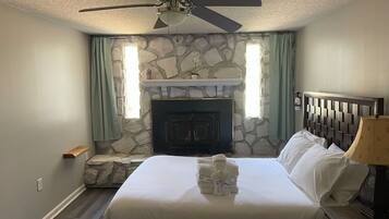 4 bedrooms, iron/ironing board, internet