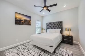 4 habitaciones, tabla de planchar con plancha, wifi y ropa de cama 