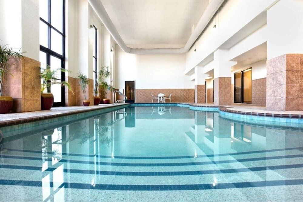 Grand Plaza Hotel & Conference Center