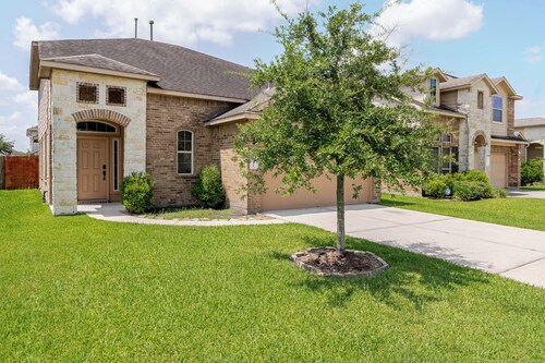 The Gateway; Lovely 3-bedroom house with sleeping area in Houston
