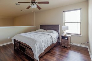 4 chambres, fer et planche à repasser, Wi-Fi, draps fournis