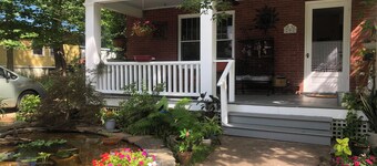 3-bedroom bungalow near downtown and walking distance to VT