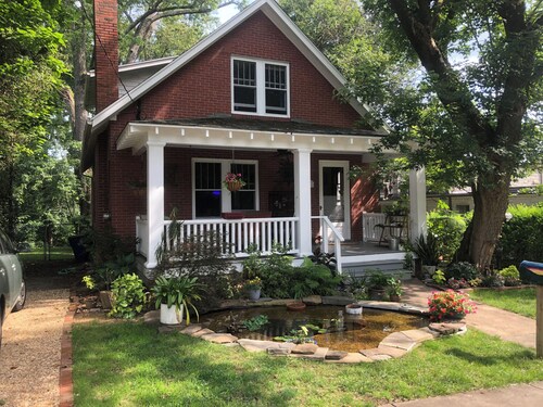 3-bedroom bungalow very near downtown and walking distance to VT