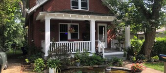 3-bedroom bungalow very near downtown and walking distance to VT