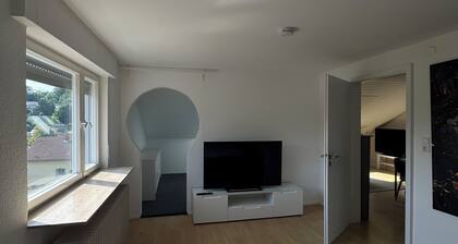 Ruhige 60 m²-Ferienwohnung mit Self-Check-in und Terrasse