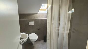 Dusche, Haartrockner, Toilettenpapier
