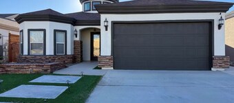 Chic Family Retreat- Amazing 3-bedroom house with AC in NE El Paso