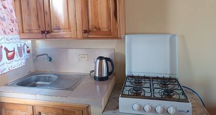 2-bedroom house in cool Canoa with AC