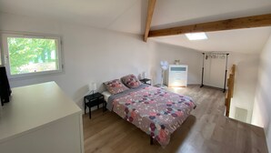 Unclassified image, 4 of 8, button - Small house Hourtin port (Hourtin)