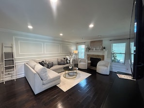 TV, fireplace