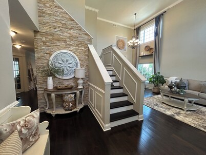 Beautiful 4-bedroom house with 3 Seasons Room & Large Backyard in Belvidere