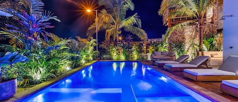 Outdoor pool, a heated pool