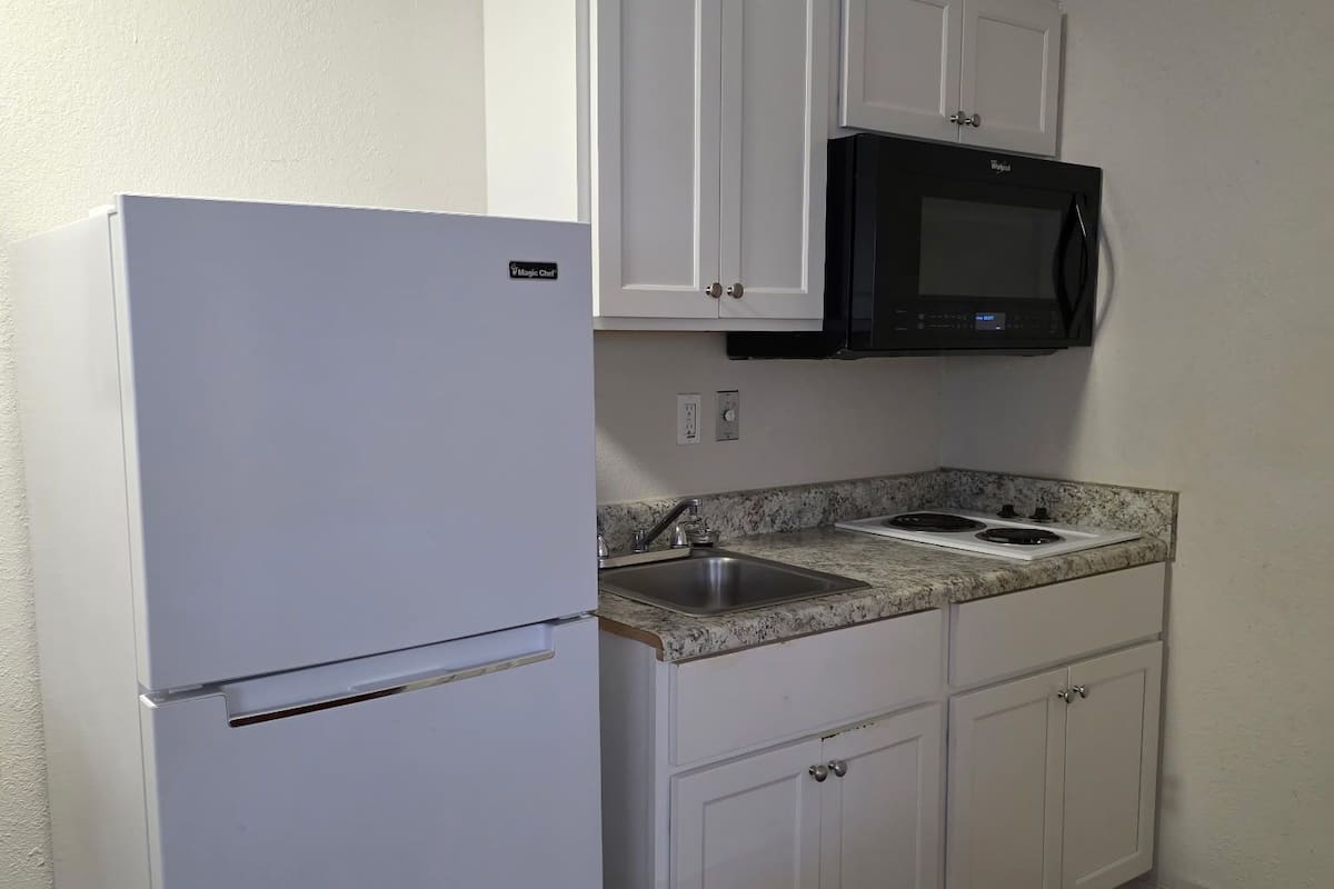 Fridge, microwave, stovetop, cookware/dishes/utensils