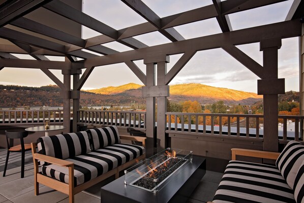 2 bars/lounges, rooftop bar - Lightwell Hotel & Spa (Hood River)
