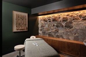 Couples treatment room(s), sauna, hot tub, aromatherapy - Lightwell Hotel & Spa (Hood River)