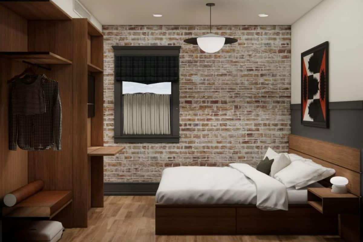 Hood River King with City View | Premium bedding, blackout drapes, free WiFi, bed sheets