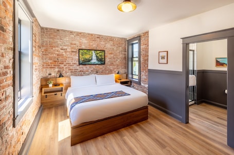 Hood River King with City View | Free WiFi