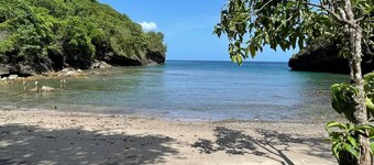 Airy, authentic, relaxing Villa close to amenities, local beach and private pool