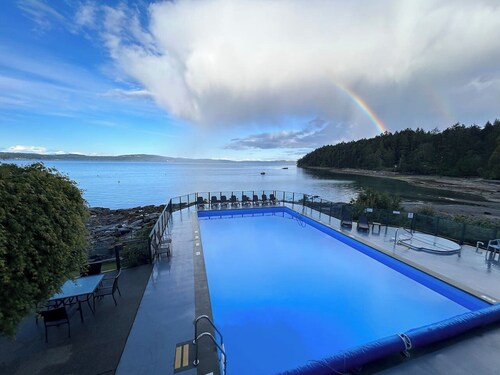 Sunrise Cove Apt at Inn of The Sea | Seaview, pool, hot tub