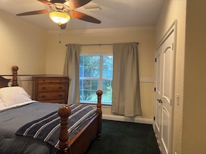 4 bedrooms, desk, iron/ironing board, free WiFi