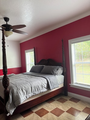 4 habitaciones, escritorio, tabla de planchar con plancha y wifi gratis