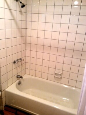 Hair dryer, towels, soap, toilet paper - Relaxing Topanga Retreat with Stunning Canyon Views (Topanga)