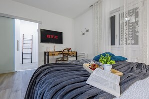 Comfort Double Room, Courtyard View | In-room safe, iron/ironing board, free WiFi