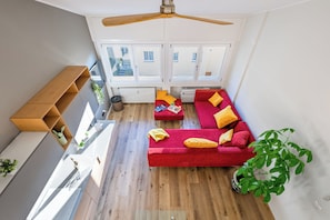 Luxury Apartment, Mountain View | Living area