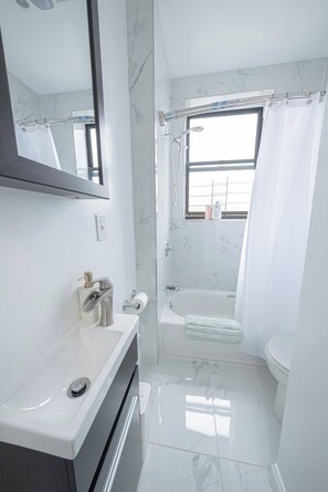 Apartment, 3 Bedrooms | Bathroom - Stylish 3BR 2BA Steps From Central Park With Laundry (New York)
