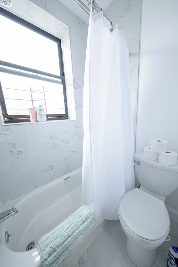 Apartment, 3 Bedrooms | Bathroom