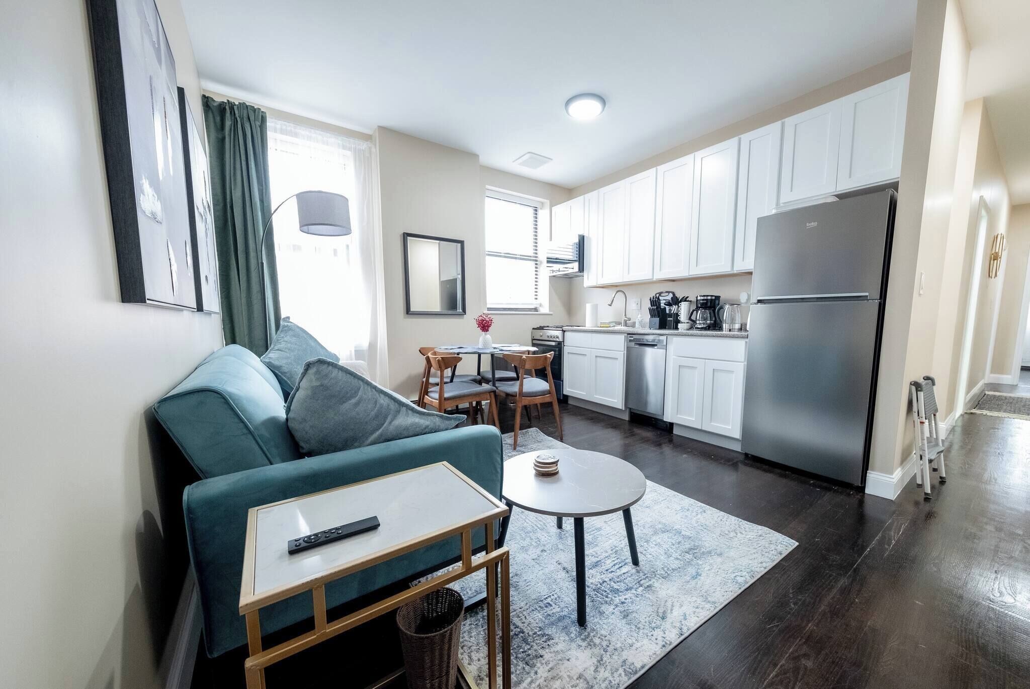 Apartment, 3 Bedrooms | Living room