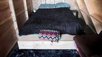 2 bedrooms, internet, bed sheets