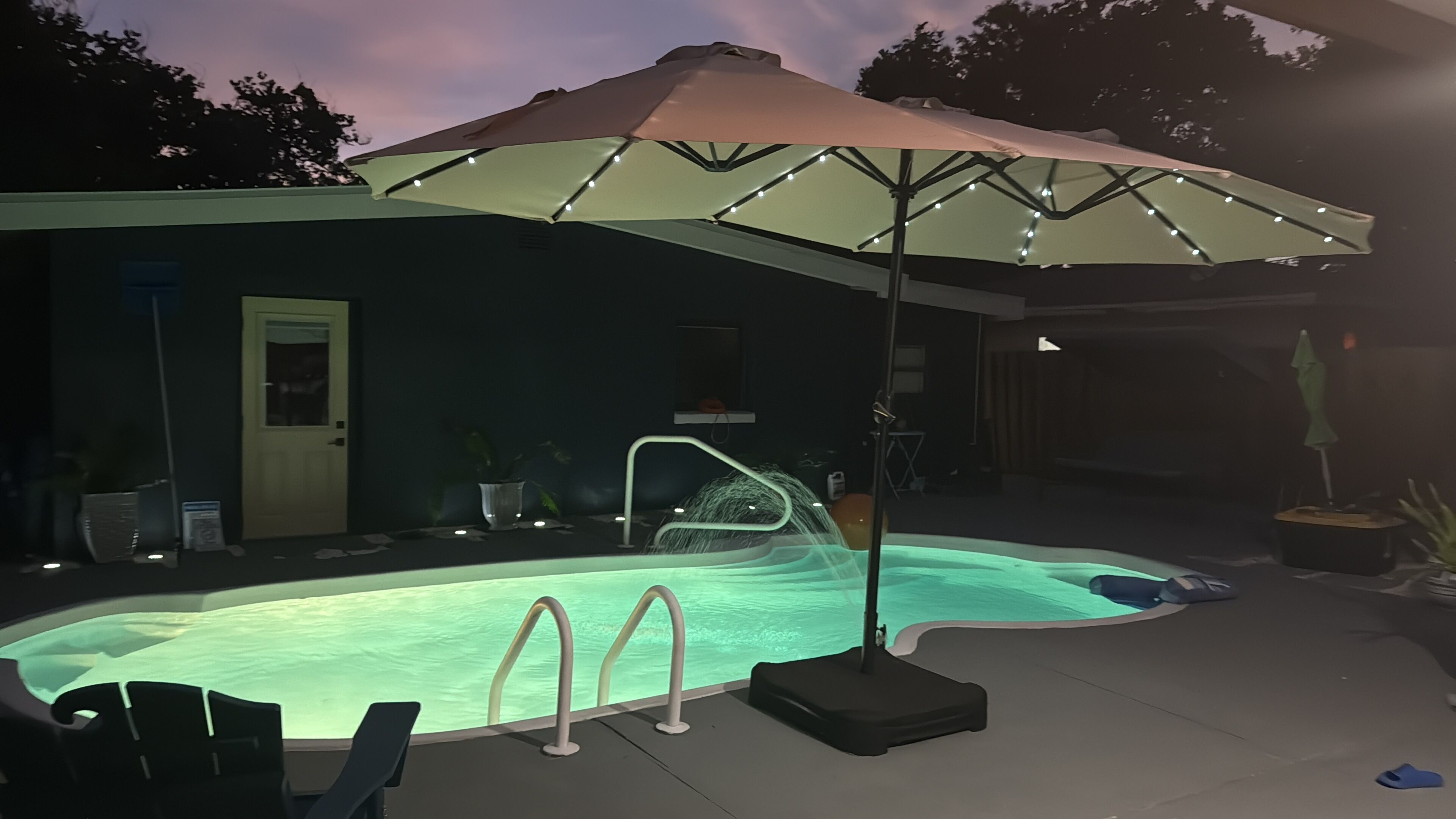 Lämmitetty uima-allas