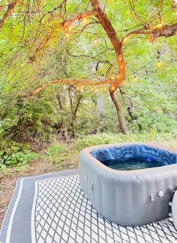 Skoolie Stay on small Ranch w/ seasonal private Hot Tub