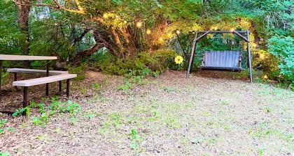 Skoolie Stay on small Ranch w/ seasonal private Hot Tub