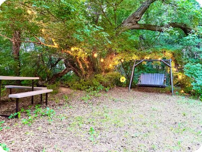 Skoolie Stay on small Ranch w/ seasonal private Hot Tub