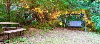 Skoolie Stay on small Ranch w/ seasonal private Hot Tub